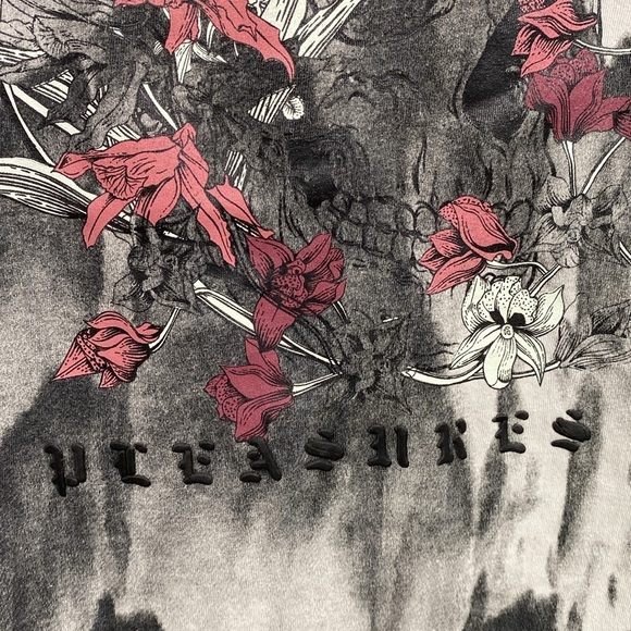 🌸Eleven Paris Skull & Roses Guilty Pleasures Crewneck T-Shirt - Picture 12 of 12